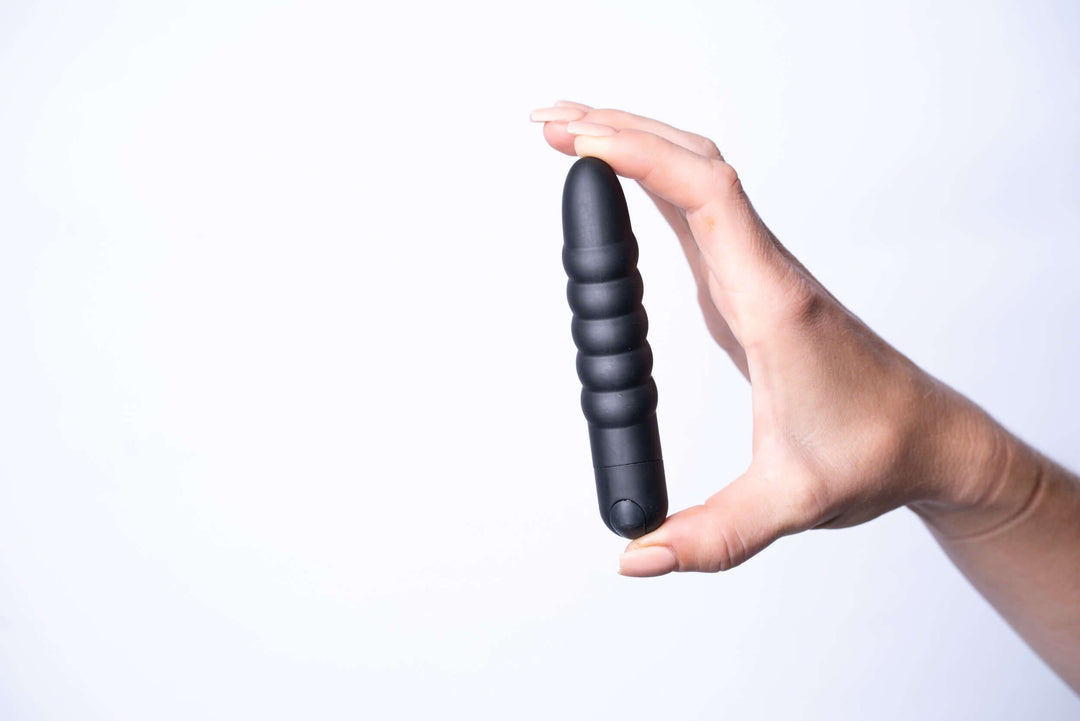 Lola 10 Function Vibrating Twisty Bullet - Black